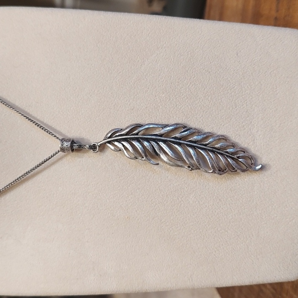 Vintage S10 Chain Necklace And Feather Pendant Silver Plated 18"